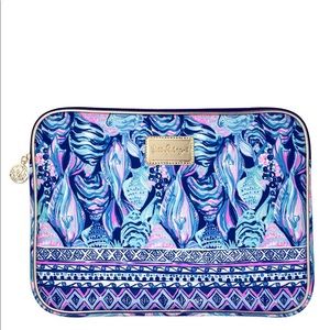 Lilly Pulitzer Scale Up Tech Sleeve